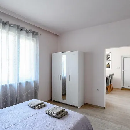 Apartment Thermi 1 *